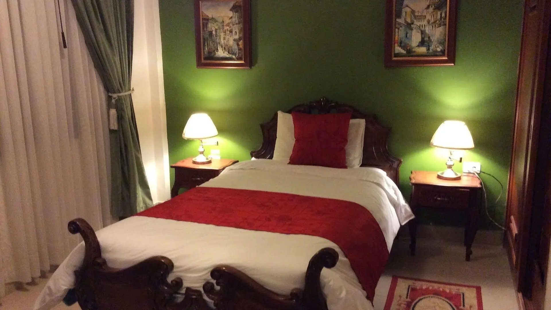 Hostal Mitad Del Mundo Quito