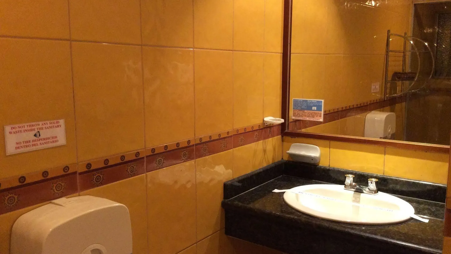 Hostal Mitad Del Mundo Quito Hotel