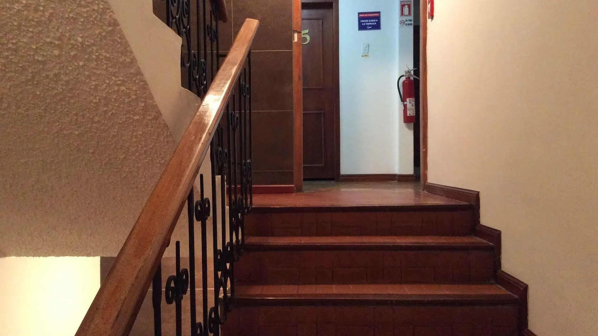 Hotel Hostal Mitad Del Mundo Quito