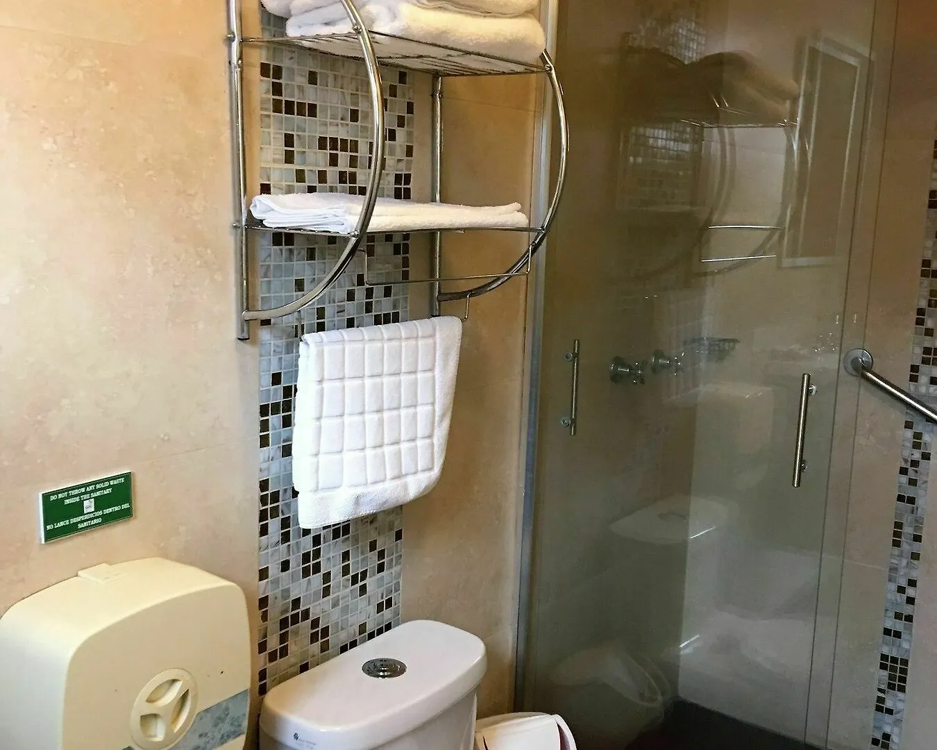 Hotel Hostal Mitad Del Mundo Quito