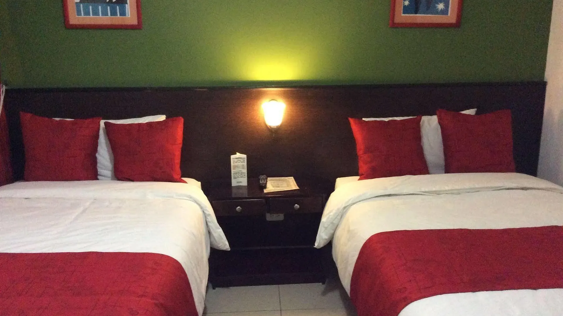 Hostal Mitad Del Mundo Quito 3*,