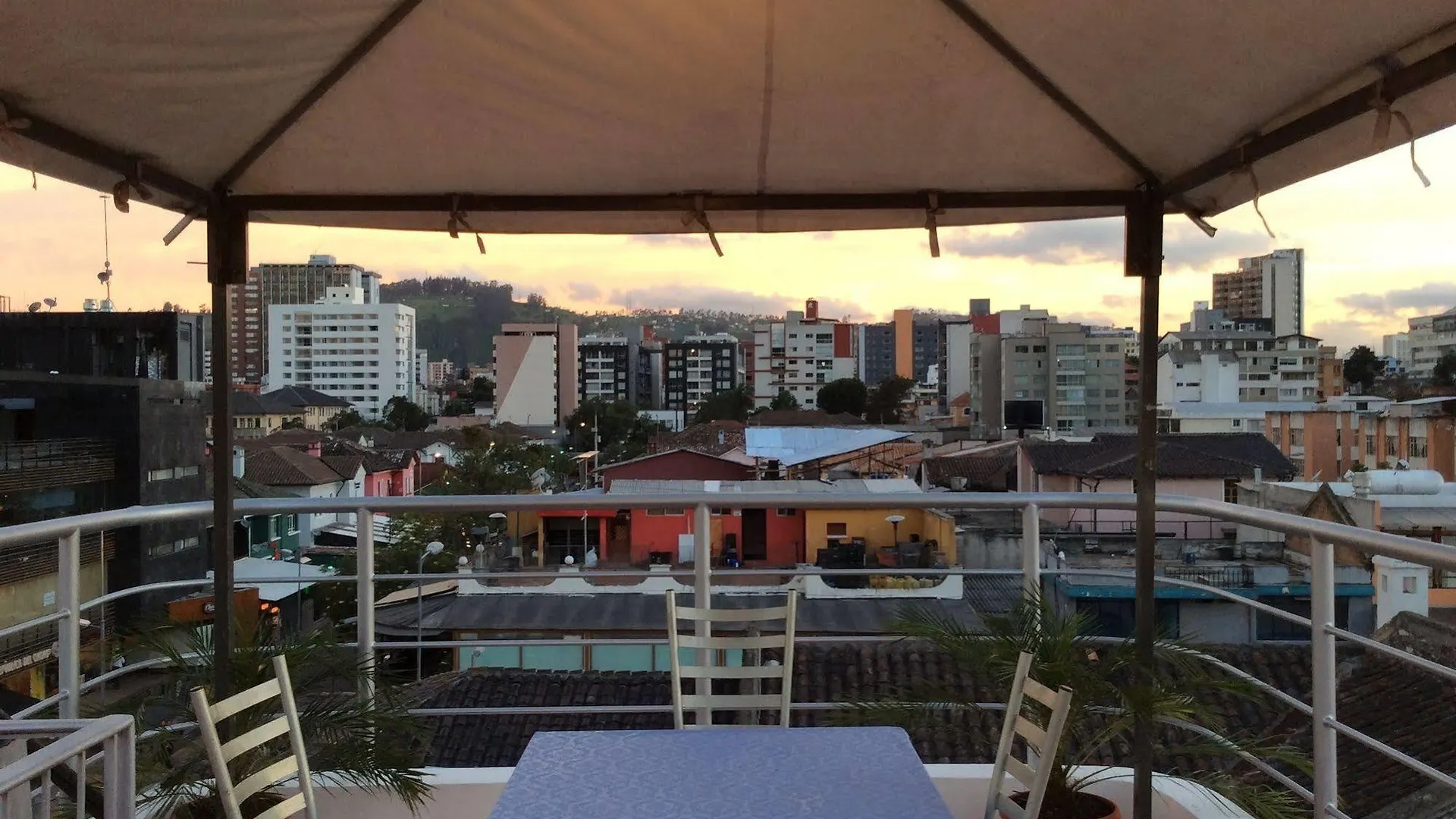 Hostal Mitad Del Mundo Quito Hotel