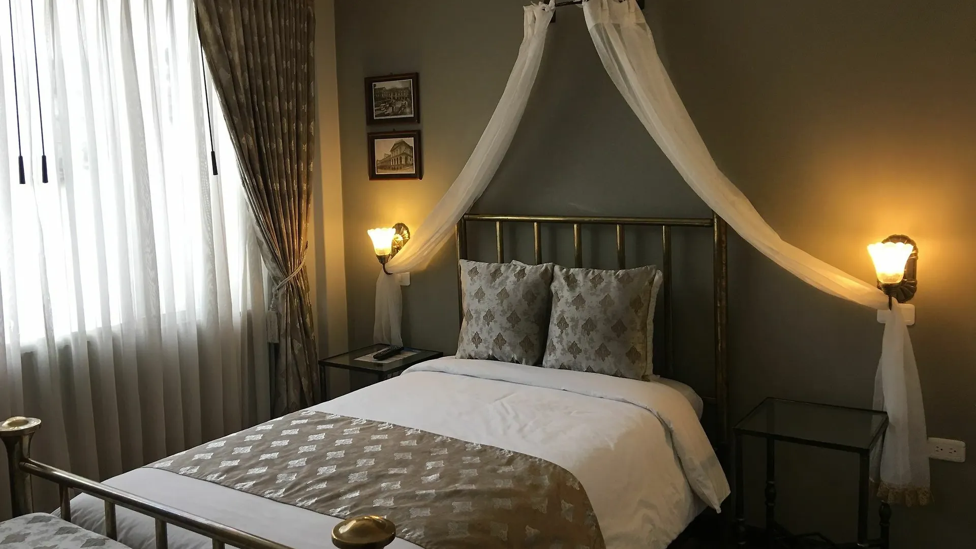 Hostal Mitad Del Mundo Quito 3*,